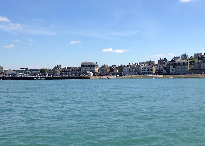 Cote 3 Bien Equipe Vue Imprenable Sur Le Port Et La Plein Centre De Port En Bessin Commerces Et Restaurants A Pied Proche Omaha Parking Gratuit A Proximite アパート